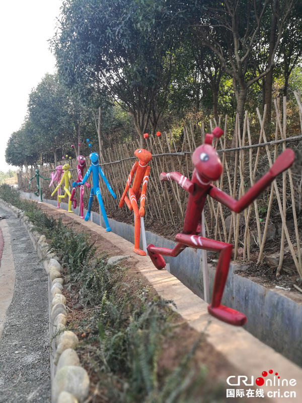 图片默认标题_fororder_“奔跑”的木制昆虫（摄影-韩章尧）