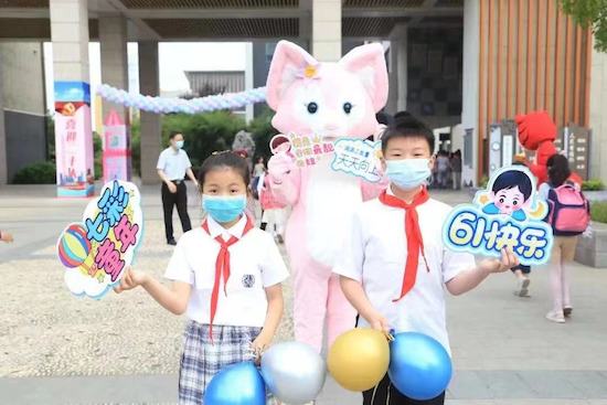 苏州高新区达善小学举行庆“六一”暨三年级学生十岁成长礼活动 苏州高新区达善小学举行庆“六一”暨三年级学生十岁成长礼活动
