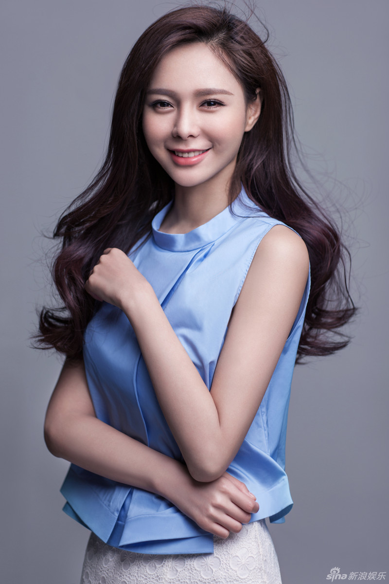 组图：沈梦辰封面大片优雅知性 尽显醇美女人味