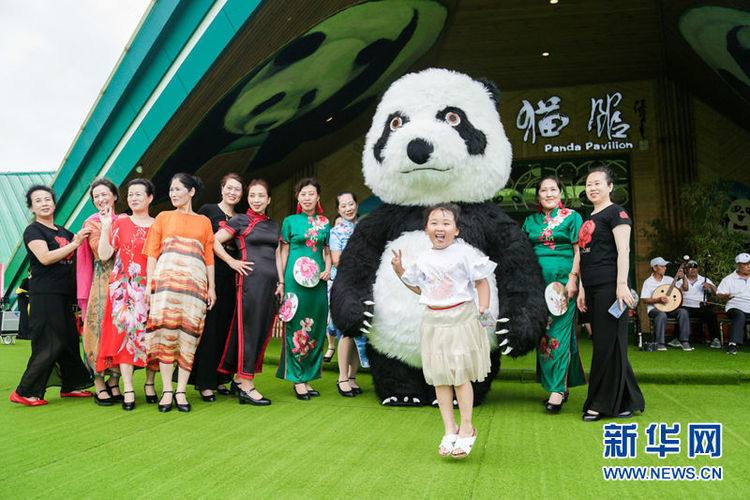 中国最北大熊猫馆开馆 “复工”熊猫乐翻天