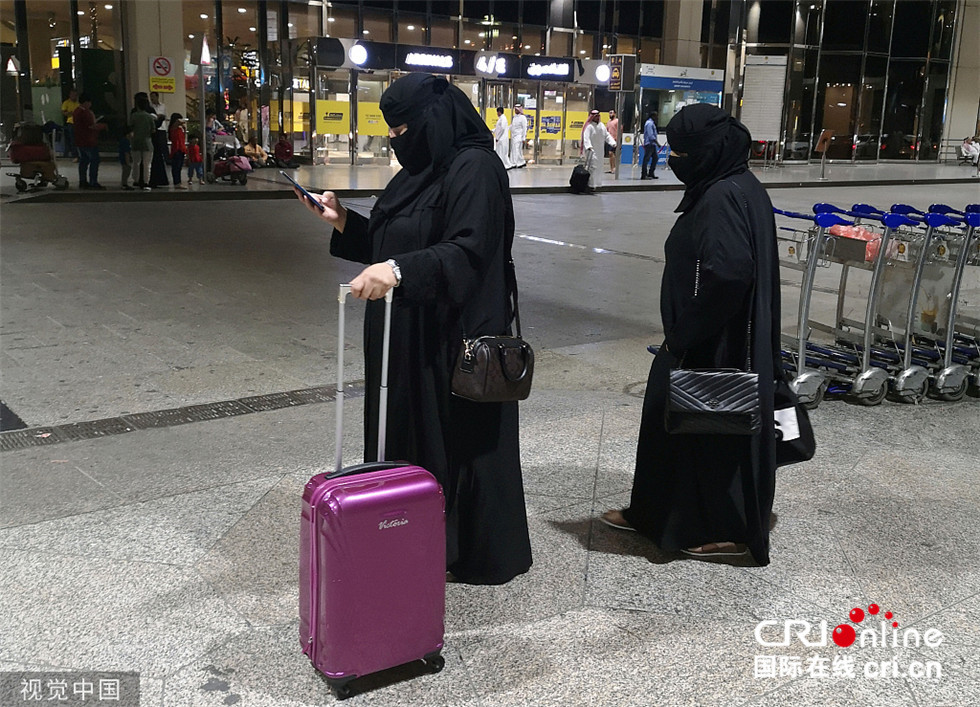 沙特再次为女性权利松绑 可自由旅行(组图)