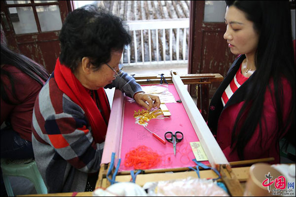 งานปักแต้จิ๋วชั้นยอด ฝีมือนักปักขั้นเทพวัย 70