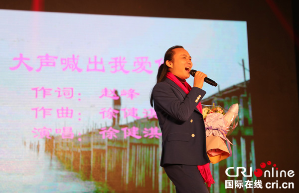 图片默认标题_fororder_送欢乐会现场的歌曲表演