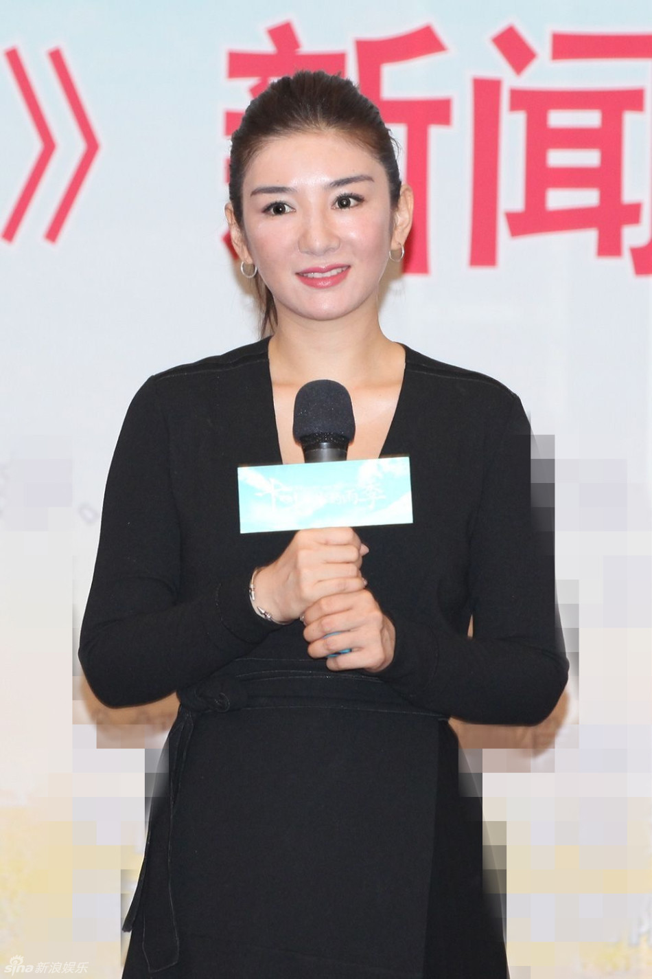 面部红肿! 黄奕嘟嘴卖萌难掩发福身材(组图)