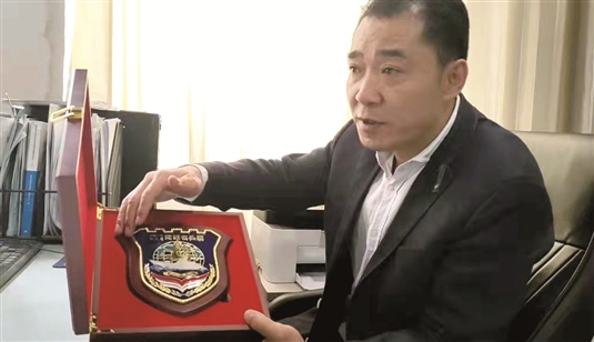 “包头舰”舰徽设计背后的本土情结_fororder_1