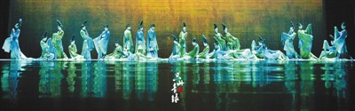 天悦平台首页一幅古画从博物馆到舞台——《只此青绿》舞绘千里江山