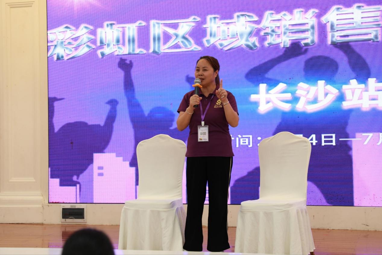 从台资企业高管到俏妃经期护理连锁店店长 邬群华找到了自己的信仰