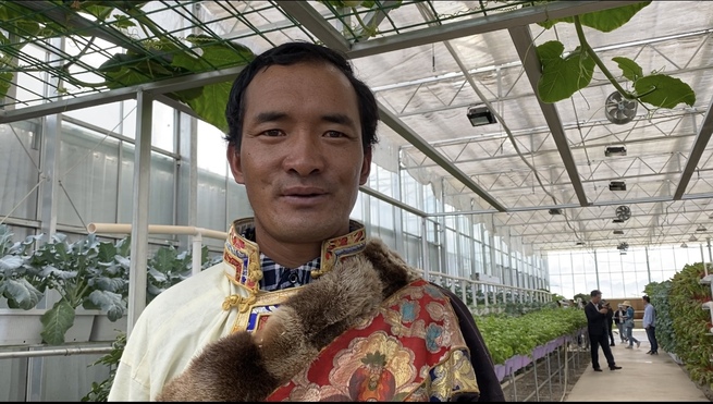 趙雲莎記者が伝えるチベットの今―①ガル県「康楽新居」の幸せな生活_fororder_4