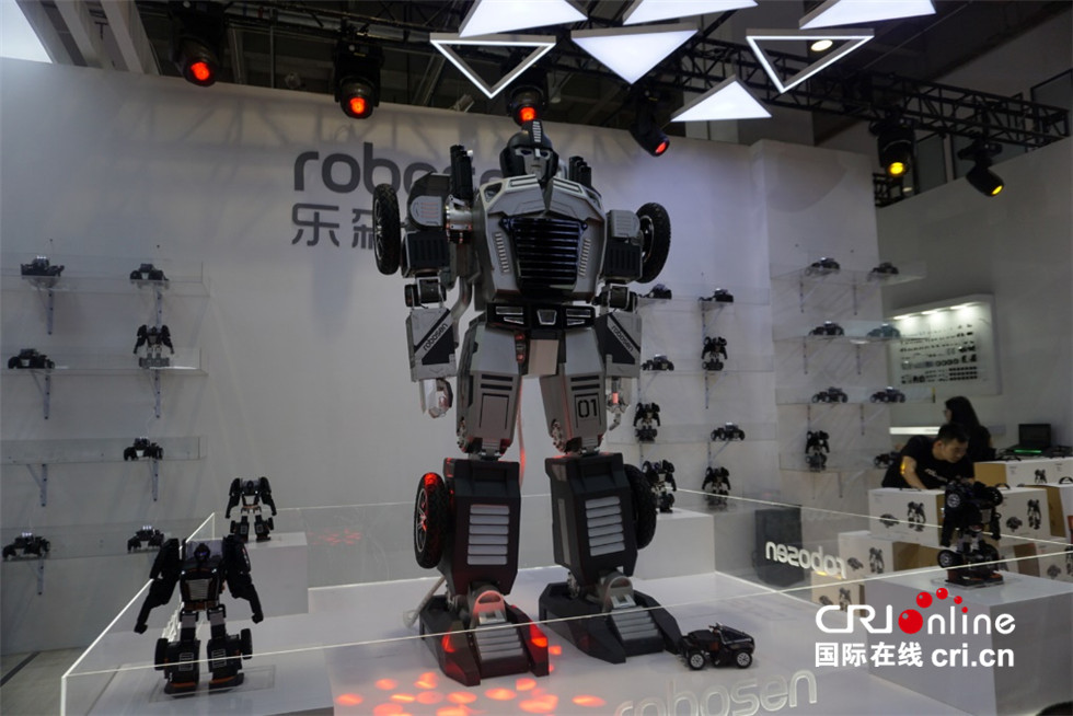 内外兼修 这些机器人有颜又有才(组图)