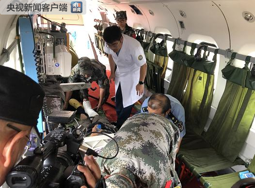 首批在老挝车祸事故中受伤人员转运回国治疗