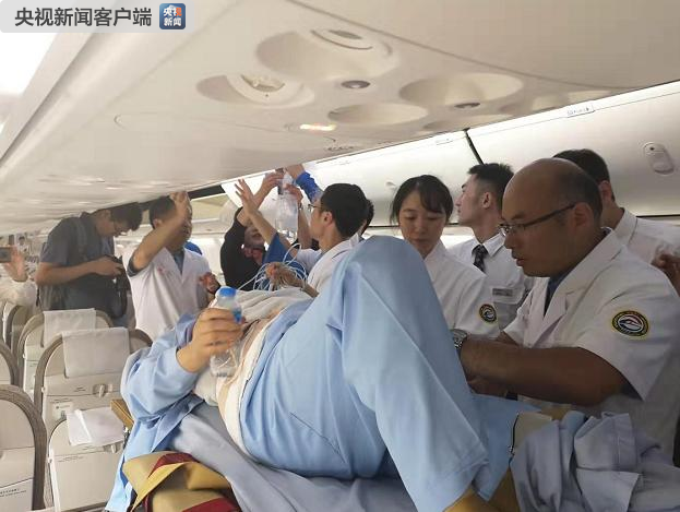 首批在老挝车祸事故中受伤人员转运回国治疗