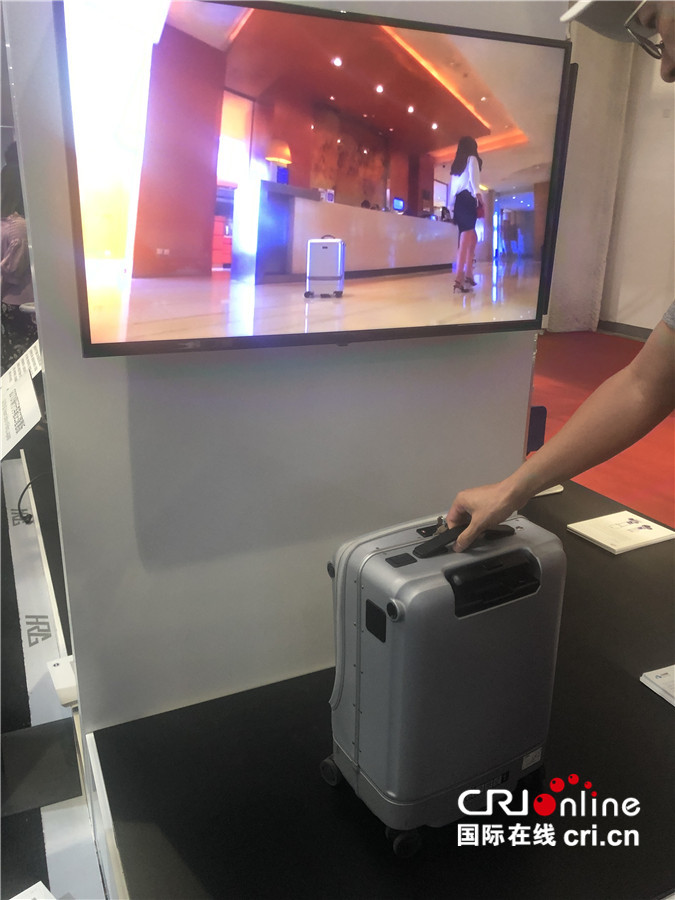 多款服务机器人亮相世界机器人大会