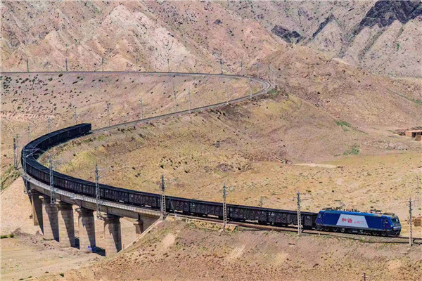 发现最美铁路·重走丝绸之路｜开往贺兰山深处的“慢火车”：