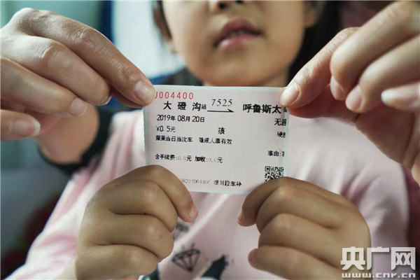 发现最美铁路·重走丝绸之路｜开往贺兰山深处的“慢火车”：