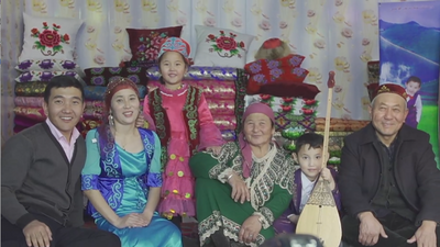 Visitar a la familia kazaja de “Laohu” para conocer la artesanía tradicional_fororder_FAMILIA