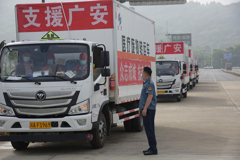 防疫有交通 | 四川打通抗疫运输线 保障广安市防疫工作_fororder_成都医废转运车辆紧急驰援广安-供图-四川省交通运输厅