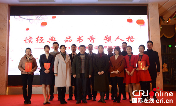 图片默认标题_fororder_领导与选手合影留念