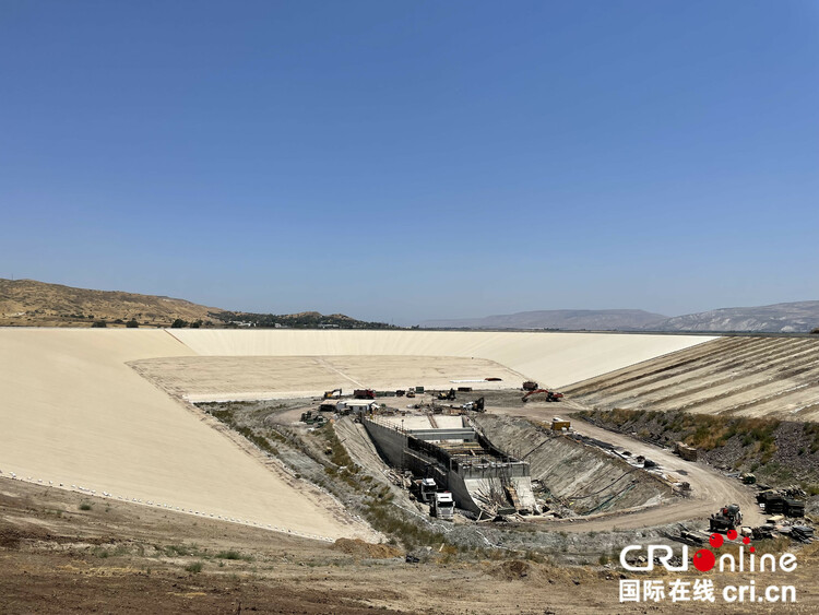 中国电建承建的以色列最大抽水蓄能电站项目转子吊装成功_fororder_4.正在建设中的下水库。