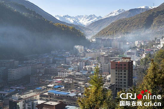 国际在线四川消息:近年来,康定城市的违规搭建犹如一只"拦路虎"愈演