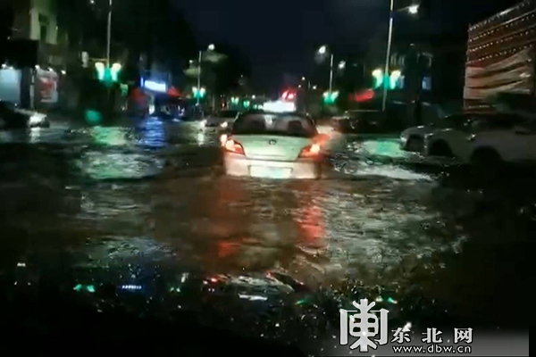 大兴安岭呼玛县遇强降雨 多部门协调联动排涝解难