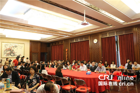 中国驻菲使馆欢举办招待会送获中国政府奖学金菲律宾留学生