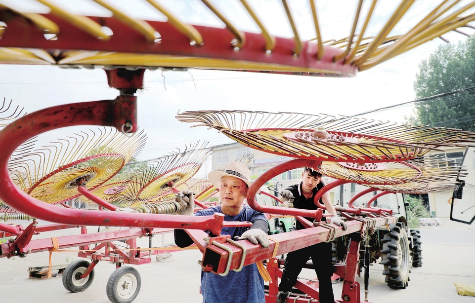 安徽阜阳:三夏”大忙时节,各地提前检修农机、科学调度、腾仓扩容_fororder_72c4482ddd8dc40d0b511c90fd8b6744