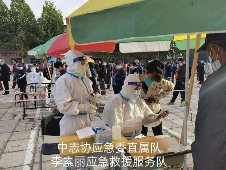 北京战“疫”攻坚时刻，他们选择成为核酸检测志愿者