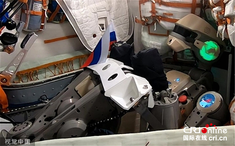 俄首位机器人宇航员飞向太空！ 飞船上宣读俄罗斯国旗日贺词(组图