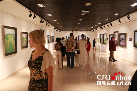 “中国写意油画学派俄罗斯写生交流展”在莫斯科开幕