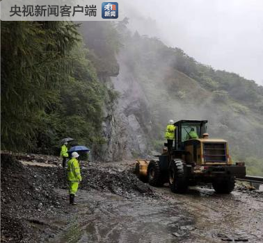 四川汶川龙潭电站大坝漫坝处水位下降 抢险工作有序进行