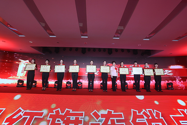 红旗连锁22周年庆典暨颁奖典礼举行_fororder_微信图片_20220619163341
