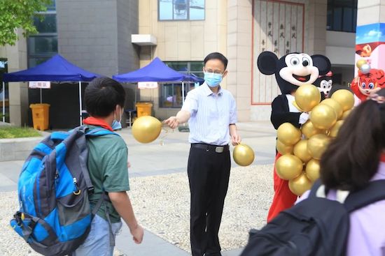 苏州高新区达善小学举行庆“六一”暨三年级学生十岁成长礼活动 苏州高新区达善小学举行庆“六一”暨三年级学生十岁成长礼活动