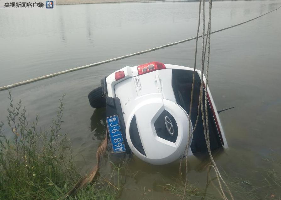 山东泰安一车辆不慎滑入水库致2人溺亡
