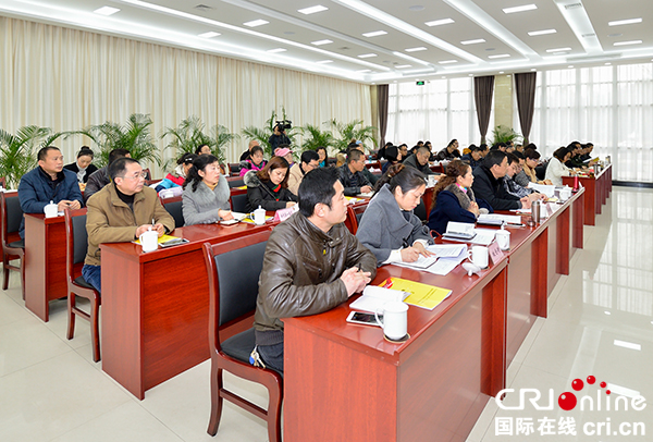 图片默认标题_fororder_与会人员听取述职报告（摄影-廖志全）