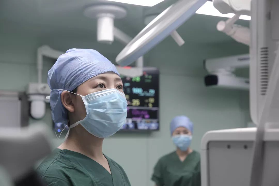 【暖医·1949-2019】“我不是超人”，也有藏在口罩后的千面