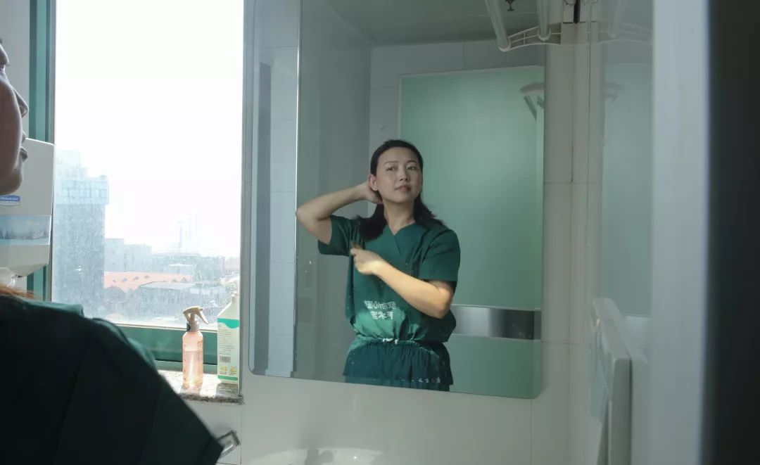 【暖医·1949-2019】“我不是超人”，也有藏在口罩后的千面