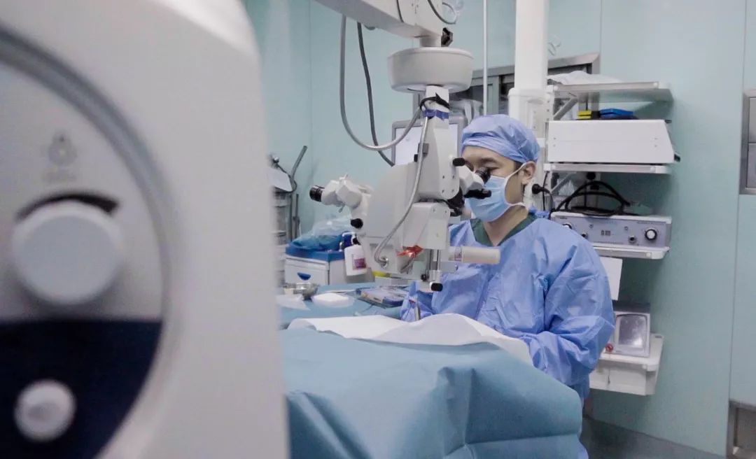 【暖医·1949-2019】“我不是超人”，也有藏在口罩后的千面