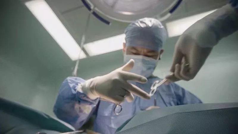 【暖医·1949-2019】“我不是超人”，也有藏在口罩后的千面