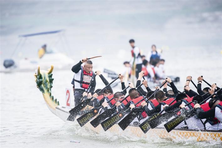 中国龙舟从屈原沱划向奥运会