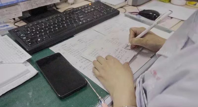 【暖医·1949-2019】“我不是超人”，也有藏在口罩后的千面