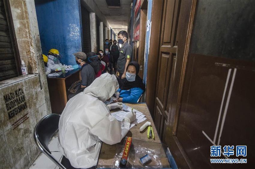 Jumlah Kasus Terkonfirmasi Covid-19 di Indonesia Lampaui 100 Ribu Jumlah Kasus Terkonfirmasi Covid-19 di Indonesia Lampaui 100 Ribu_fororder_indo11