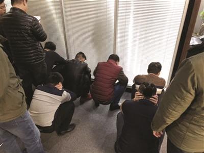 裸贷公司借出1500元要还6万 设办公室专拍裸照