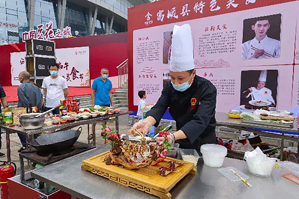 带动消费逾4000万元 自贡美食暨特色农产品展示展销活动效果佳_fororder_1活动现场