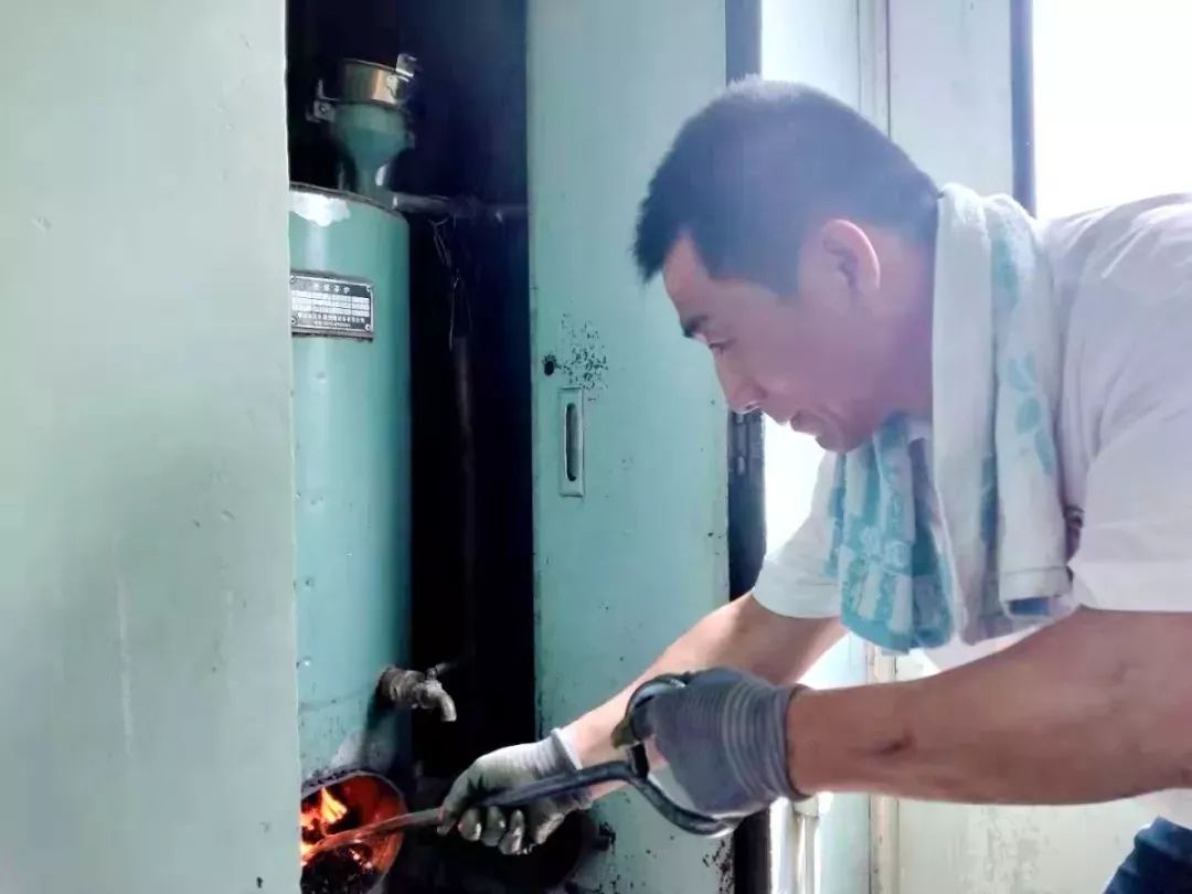 这份工作冬天最热、夏天更热！