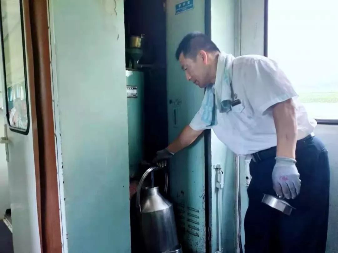 这份工作冬天最热、夏天更热！