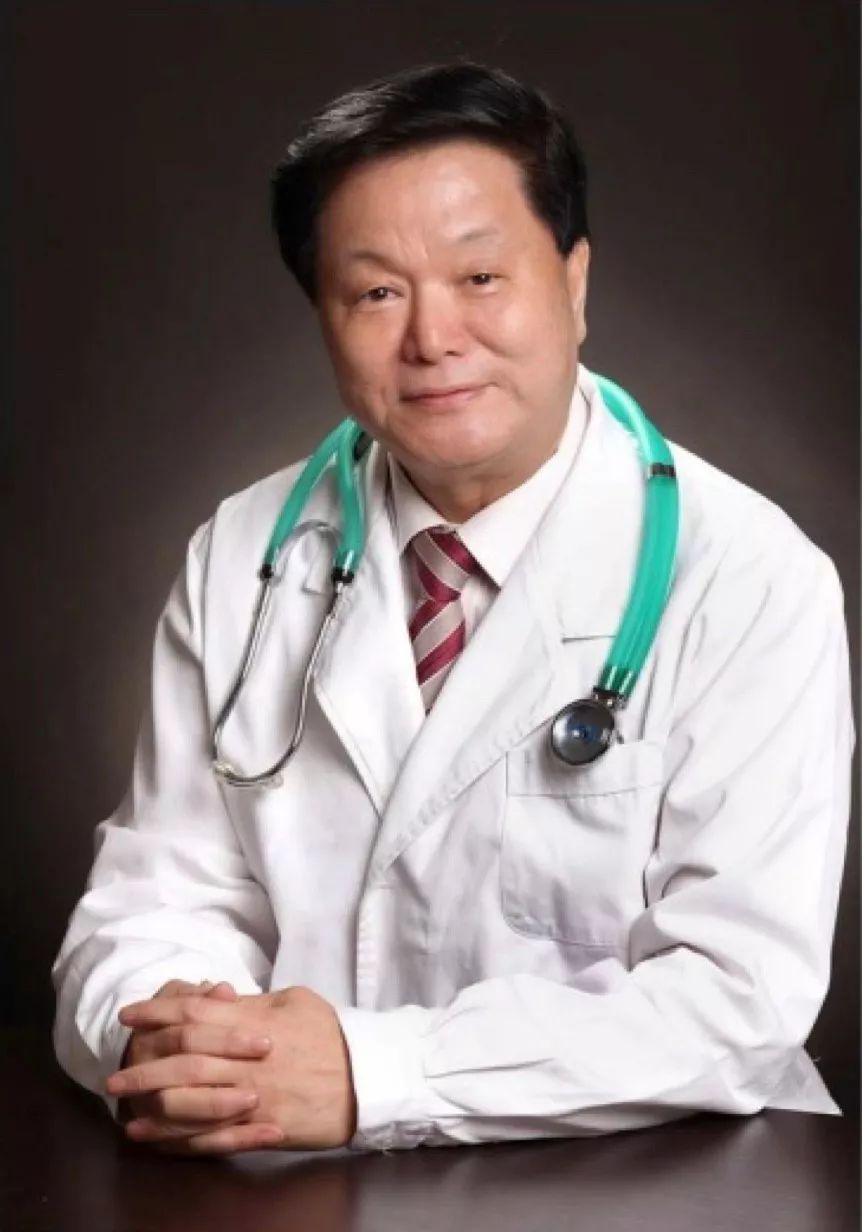 从赤脚医生到心内科专家，他留下近百本纪念册……