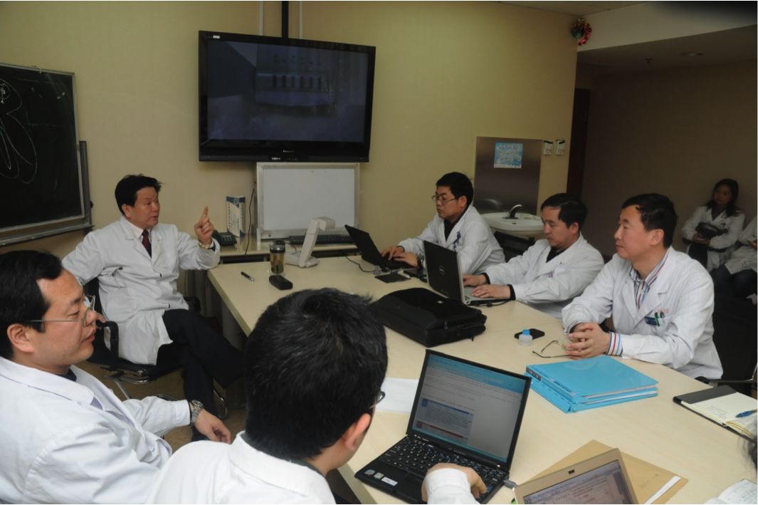 从赤脚医生到心内科专家，他留下近百本纪念册……