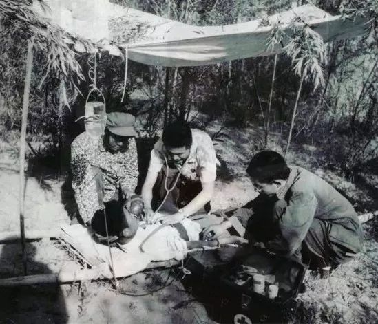 从赤脚医生到心内科专家，他留下近百本纪念册……