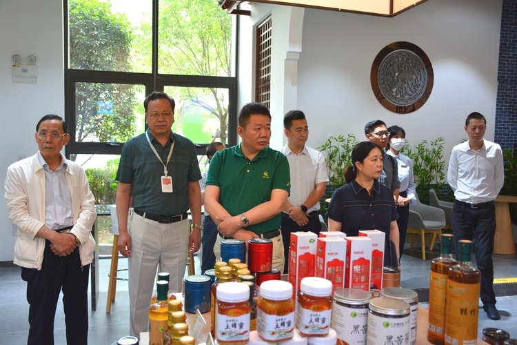 陕西农商科技公司与铂海集团 举行战略合作签约仪式_fororder_IMG_20220607_171437