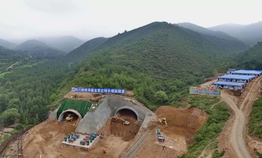 【荐读】中国“旋转滑梯”获吉尼斯世界纪录，外国网友惊叹！